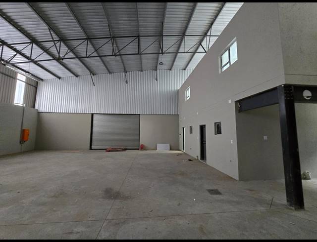 350M² WAREHOUSE TO LET IN CLEVELAND